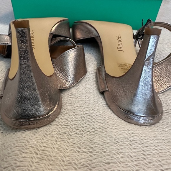 J Renee 10.5 Taupe Metallic Heel - Picture 4 of 8